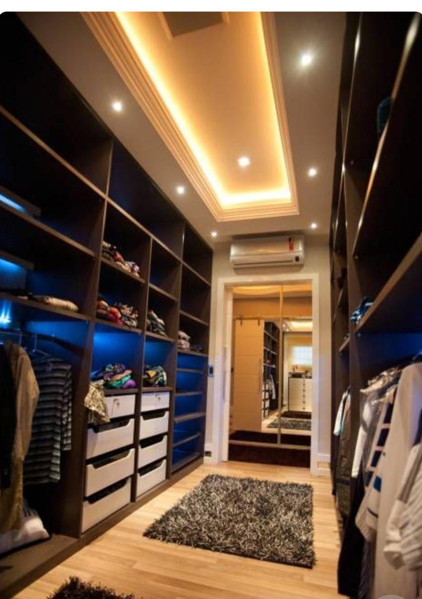 Большая открытая гардеробная комната с комбинированным наполнением Новоалтайск