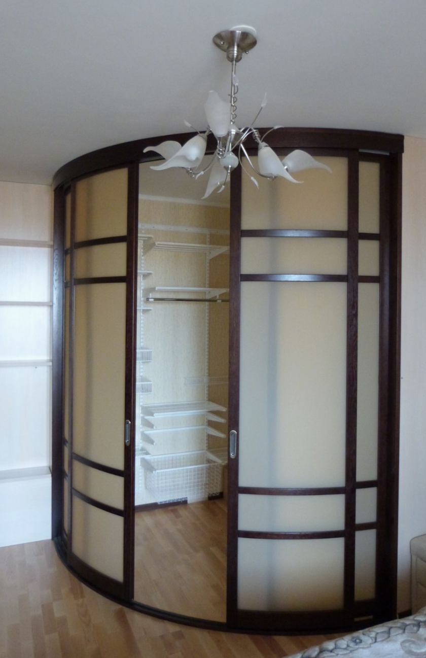Радиусная полукруглая угловая гардеробная комната Новоалтайск