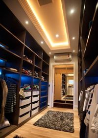 Большая открытая гардеробная комната с комбинированным наполнением Новоалтайск