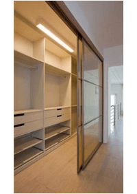 Линейная гардеробная комната с дверями купе Новоалтайск