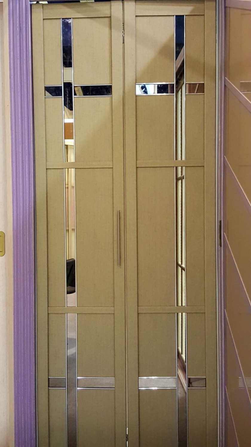 Двери гармошка шпонированные с зеркальным декором Новоалтайск